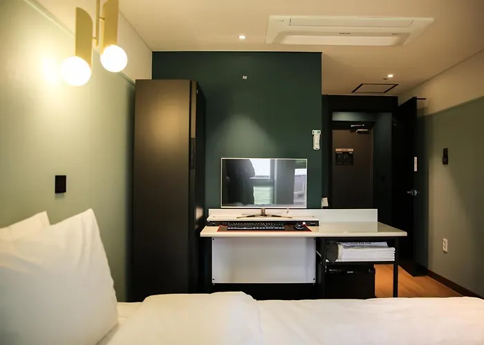 Rose Bay Hotel