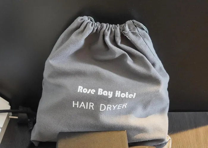 Rose Bay Hotel *